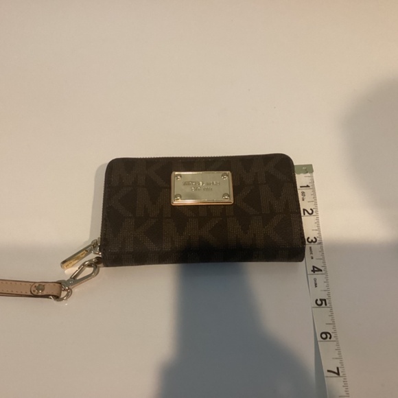 Michael Kors Signature logo Wristlet Wallet - Picture 5 of 11